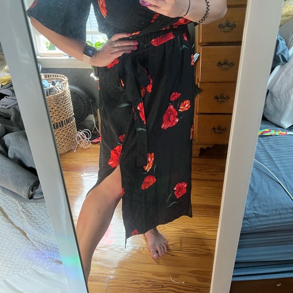 Influence floral midi dress with split in black, US size 8 / UK size 12 - Picture 2 of 5